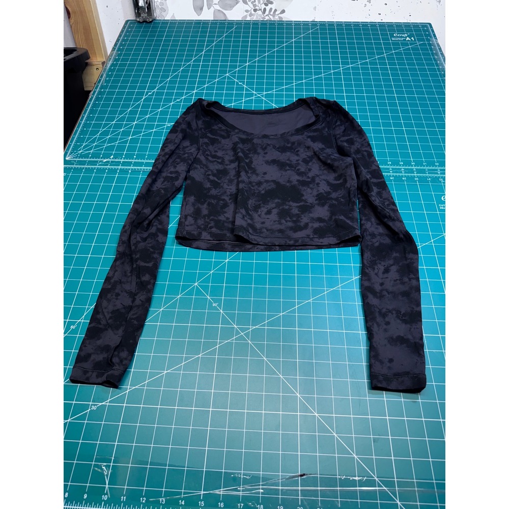 Born Primitive Women Black Tie Dye Long Sleeve Athletic Crop Top Gym Shirt